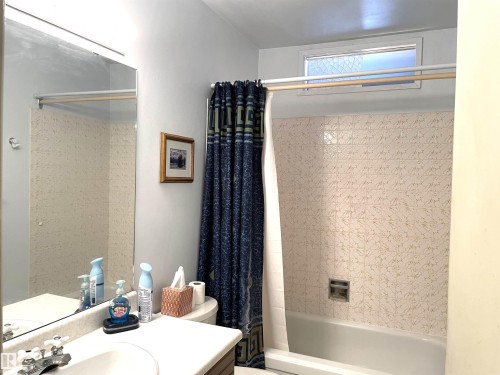 6808 11 Avenue, Edmonton, AB - Indoor Photo Showing Bathroom