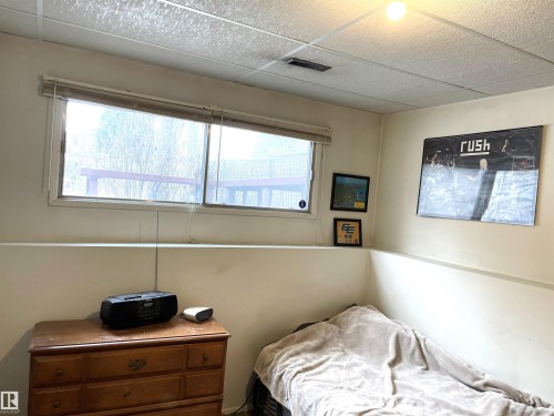 6808 11 Avenue, Edmonton, AB - Indoor Photo Showing Bedroom