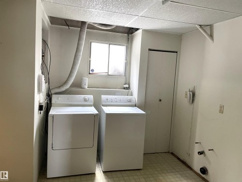 6808 11 Avenue, Edmonton, AB - Indoor Photo Showing Laundry Room