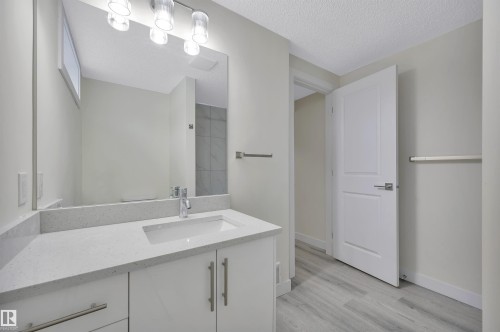 2010 46 Street, Edmonton, AB - Indoor Photo Showing Bathroom