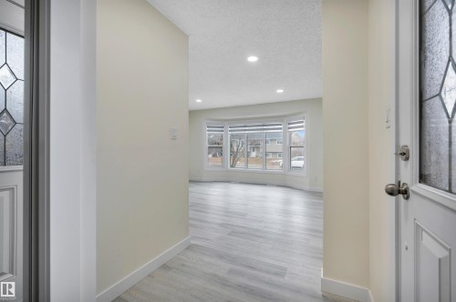 2010 46 Street, Edmonton, AB - Indoor Photo Showing Other Room