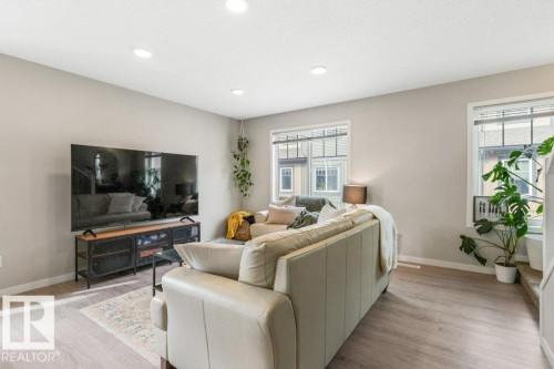 102 3305 Orchards Link Link, Edmonton, AB - Indoor Photo Showing Living Room