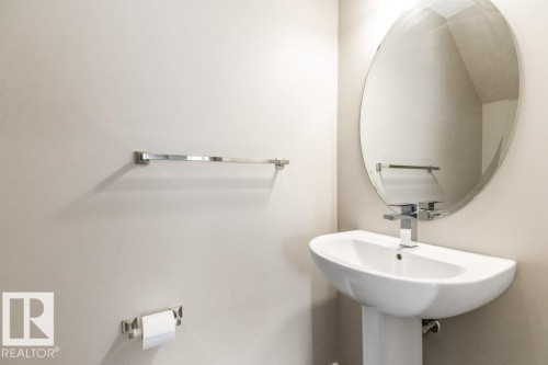 102 3305 Orchards Link Link, Edmonton, AB - Indoor Photo Showing Bathroom