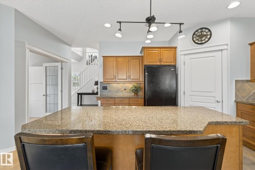 1079 Mckinney Green, Edmonton, AB - Indoor Photo Showing Kitchen With Upgraded Kitchen