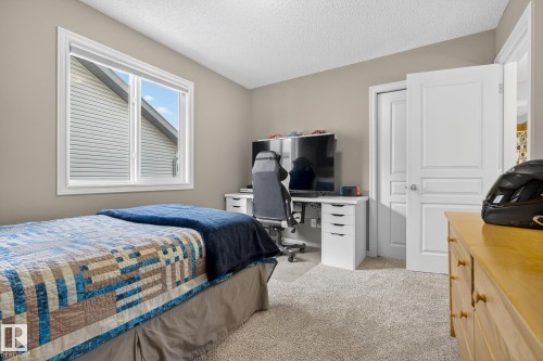 1079 Mckinney Green, Edmonton, AB - Indoor Photo Showing Bedroom
