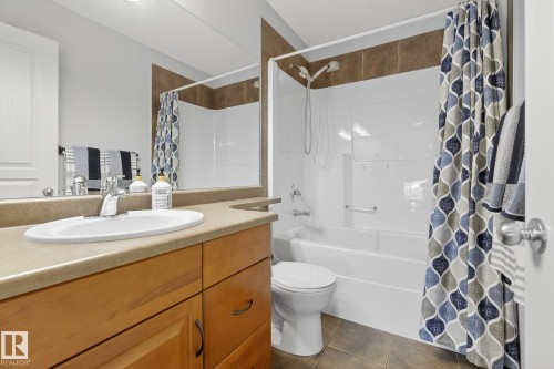 1079 Mckinney Green, Edmonton, AB - Indoor Photo Showing Bathroom