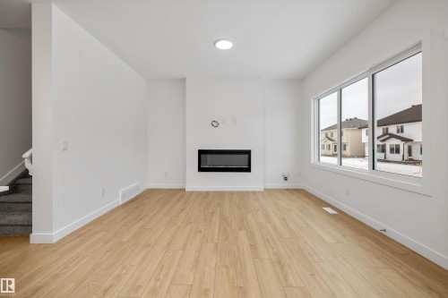915 19 Avenue, Edmonton, AB - Indoor With Fireplace