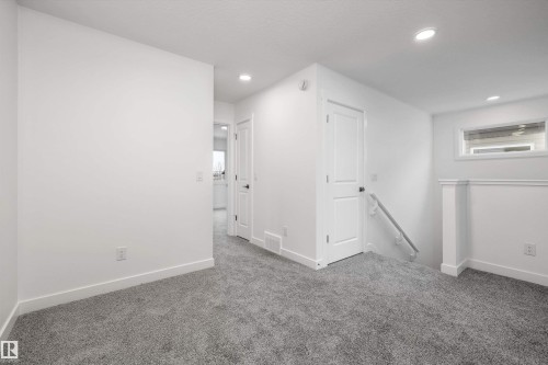915 19 Avenue, Edmonton, AB - Indoor Photo Showing Other Room