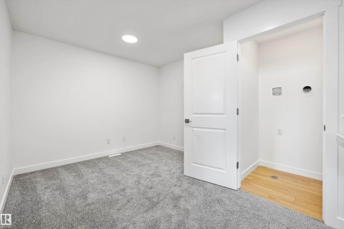 915 19 Avenue, Edmonton, AB - Indoor Photo Showing Other Room
