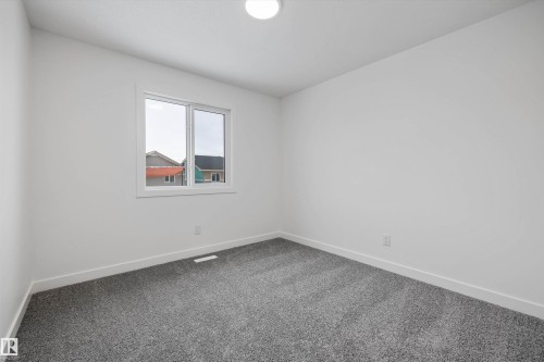 915 19 Avenue, Edmonton, AB - Indoor Photo Showing Other Room