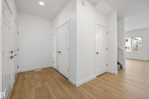 915 19 Avenue, Edmonton, AB - Indoor Photo Showing Other Room