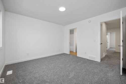 915 19 Avenue, Edmonton, AB - Indoor Photo Showing Other Room