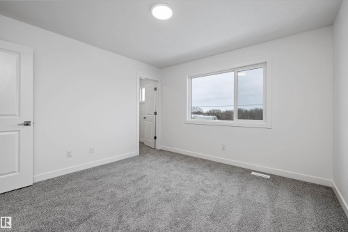 915 19 Avenue, Edmonton, AB - Indoor Photo Showing Other Room