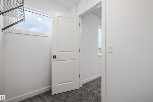 915 19 Avenue, Edmonton, AB - Indoor Photo Showing Other Room