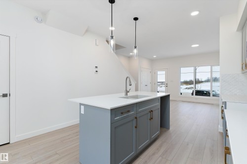 4574 Warbler Loop, Edmonton, AB - Indoor Photo Showing Kitchen