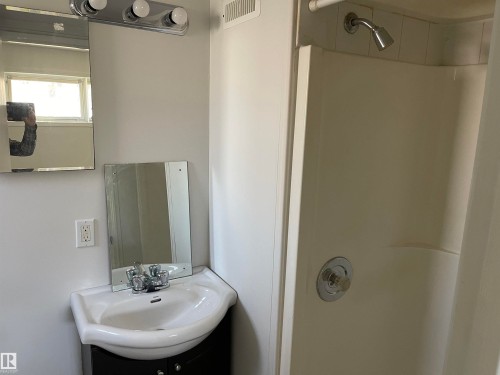 11161 96 Street, Edmonton, AB - Indoor Photo Showing Bathroom