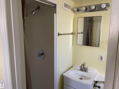 11161 96 Street, Edmonton, AB - Indoor Photo Showing Bathroom