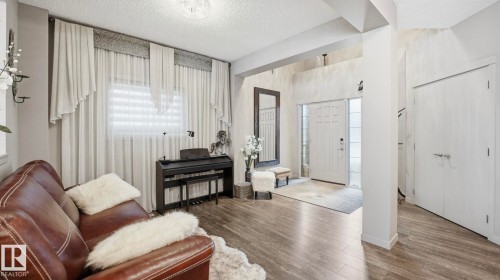 1027 Coopers Hawk Link Link, Edmonton, AB - Indoor