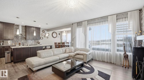 1027 Coopers Hawk Link Link, Edmonton, AB - Indoor Photo Showing Other Room