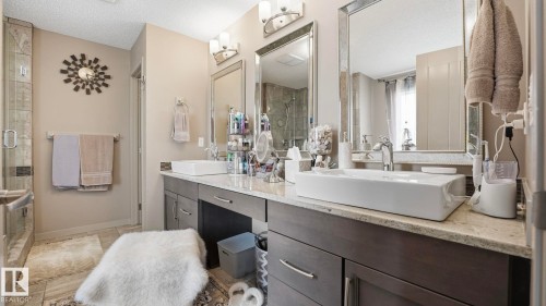 1027 Coopers Hawk Link Link, Edmonton, AB - Indoor Photo Showing Bathroom