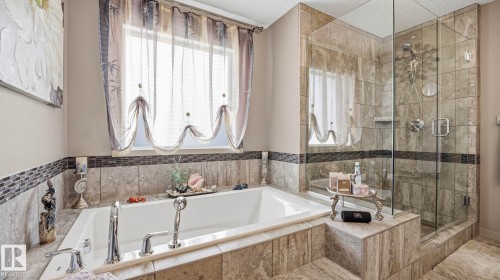 1027 Coopers Hawk Link Link, Edmonton, AB - Indoor Photo Showing Bathroom