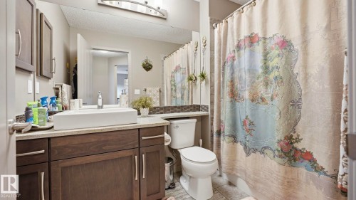 1027 Coopers Hawk Link Link, Edmonton, AB - Indoor Photo Showing Bathroom