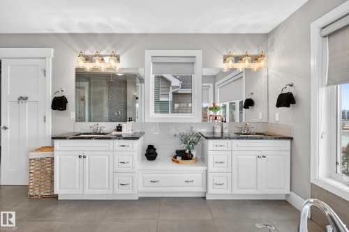 9036 24 Avenue, Edmonton, AB - Indoor Photo Showing Bathroom