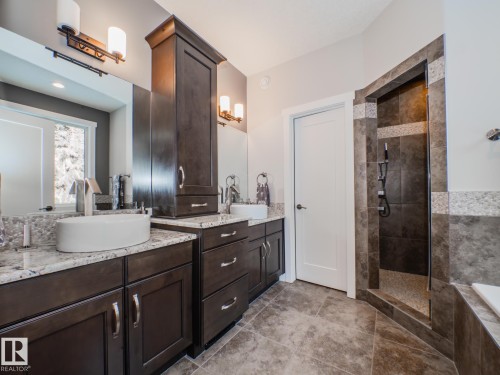 231 75 Street, Edmonton, AB - Indoor Photo Showing Bathroom