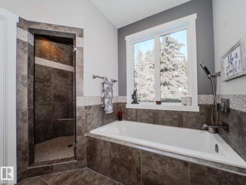 231 75 Street, Edmonton, AB - Indoor Photo Showing Bathroom
