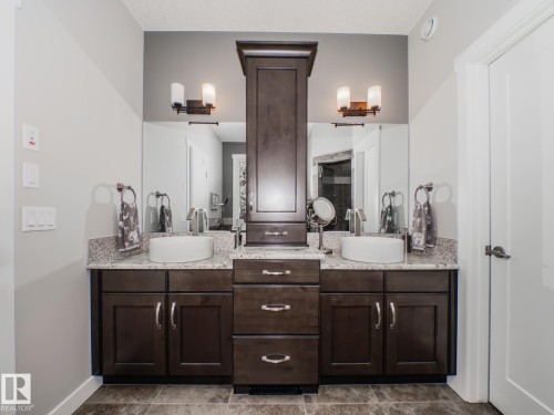 231 75 Street, Edmonton, AB - Indoor Photo Showing Bathroom