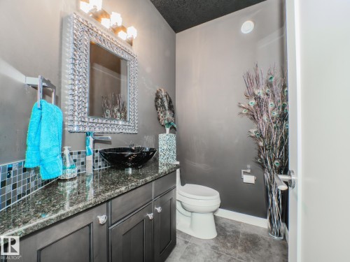 231 75 Street, Edmonton, AB - Indoor Photo Showing Bathroom