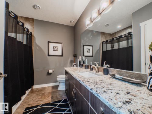 231 75 Street, Edmonton, AB - Indoor Photo Showing Bathroom