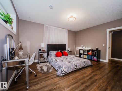 231 75 Street, Edmonton, AB - Indoor Photo Showing Bedroom