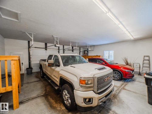 231 75 Street, Edmonton, AB - Indoor Photo Showing Garage
