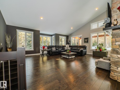231 75 Street, Edmonton, AB - Indoor Photo Showing Living Room