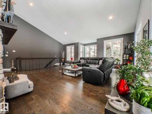 231 75 Street, Edmonton, AB - Indoor Photo Showing Living Room