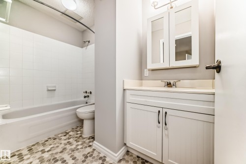 1404 11307 99 Avenue, Edmonton, AB - Indoor Photo Showing Bathroom