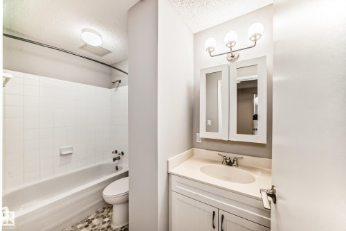 1404 11307 99 Avenue, Edmonton, AB - Indoor Photo Showing Bathroom