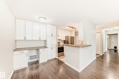 1404 11307 99 Avenue, Edmonton, AB - Indoor Photo Showing Kitchen