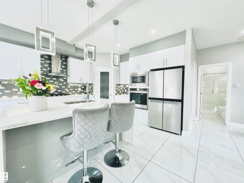 6222 172A Avenue, Edmonton, AB - Indoor Photo Showing Kitchen With Upgraded Kitchen