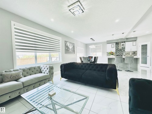 6222 172A Avenue, Edmonton, AB - Indoor Photo Showing Living Room