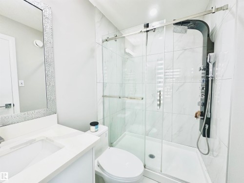 6222 172A Avenue, Edmonton, AB - Indoor Photo Showing Bathroom