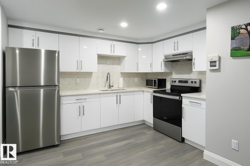 6222 172A Avenue, Edmonton, AB - Indoor Photo Showing Kitchen
