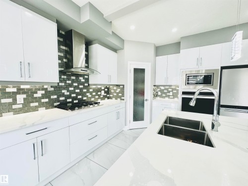 6222 172A Avenue, Edmonton, AB - Indoor Photo Showing Kitchen With Double Sink With Upgraded Kitchen