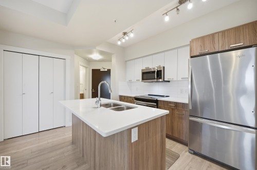706 10410 102 Avenue  Edmonton, AB T5J 0E9