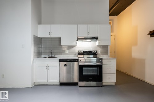 305 10024 Jasper Avenue, Edmonton, AB - Indoor Photo Showing Kitchen With Upgraded Kitchen