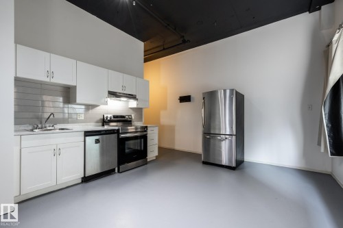 305 10024 Jasper Avenue, Edmonton, AB - Indoor Photo Showing Kitchen