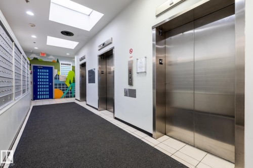 305 10024 Jasper Avenue, Edmonton, AB - Indoor Photo Showing Other Room