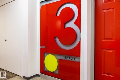 305 10024 Jasper Avenue, Edmonton, AB - Indoor Photo Showing Other Room