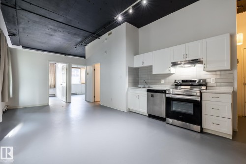 305 10024 Jasper Avenue, Edmonton, AB - Indoor Photo Showing Kitchen